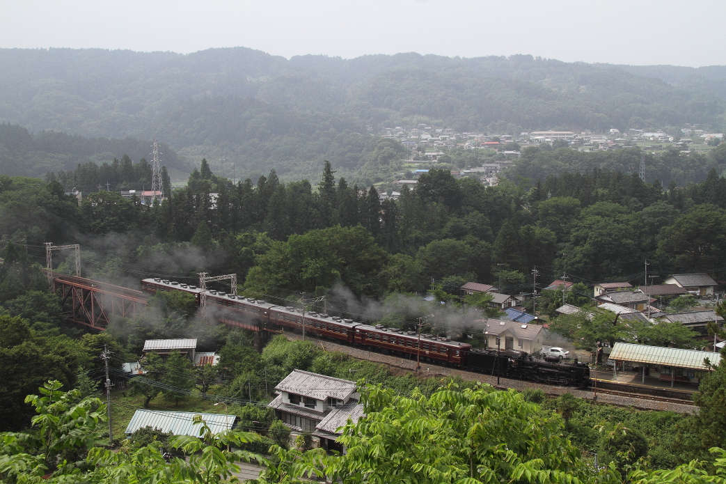 灰色の煙を残して汽車が過ぎる　- 2016年夏・秩父 -  _b0190710_0261411.jpg