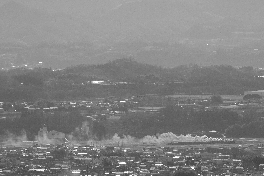 逆光に輝いた煙 - 信越線 - _b0190710_23465897.jpg
