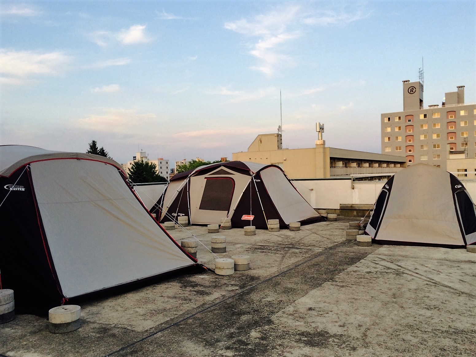 明日は屋上で展示会だー！！