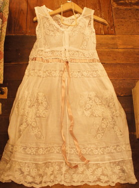 French Victorian lace dress_f0144612_22112848.jpg