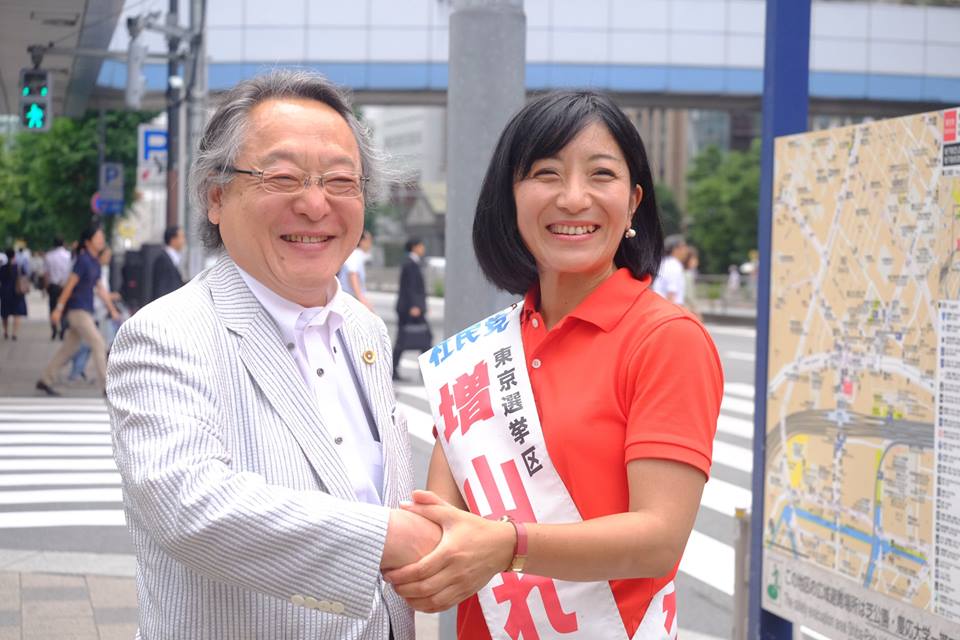 憲法学者・小林節さんに「歩く表現の自由」と激励されました!_c0046559_1823894.jpg