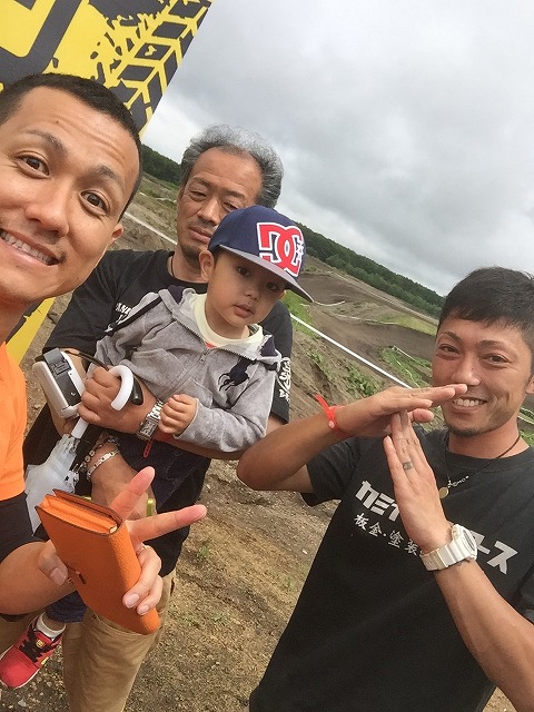 7月10日 日曜日 トミ店のニコニコブログ! ランクル200ディーゼル納車☆_b0127002_1953846.jpg