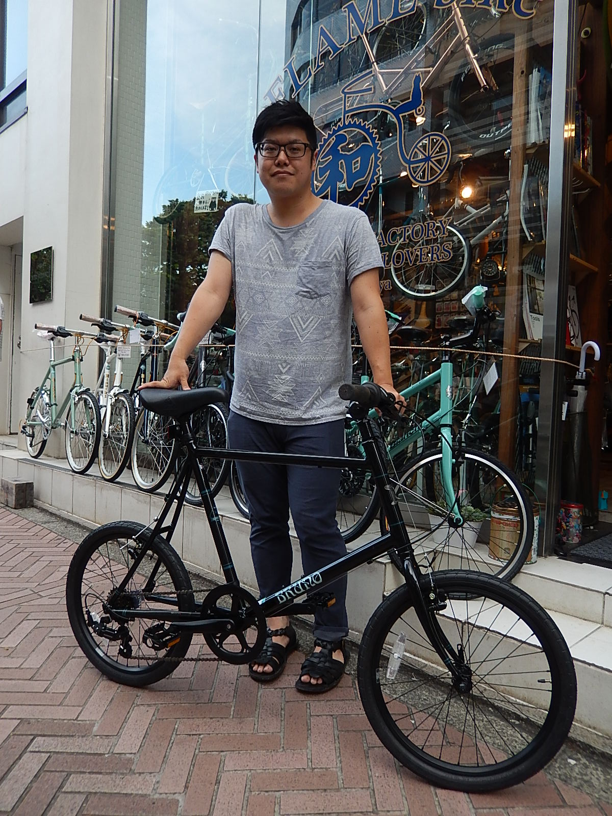 7月10日 渋谷 原宿 の自転車屋 FLAME bike前です_e0188759_18325341.jpg