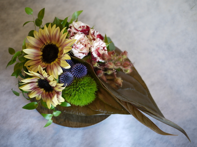 お誕生日に 男性用 面白い感じ 澄川1 4にお届け アンティークディッシュアレンジメント 札幌 花屋 Mell Flowers お誕生日に 男性用 面白い感じ 澄川1 4にお届け アンティークディッシュアレンジメント 札幌 花屋 Mell Flowers