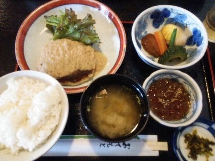 博多は雨です。ランチは祇園駅近くの「おか」へ。_c0212604_14293423.jpg