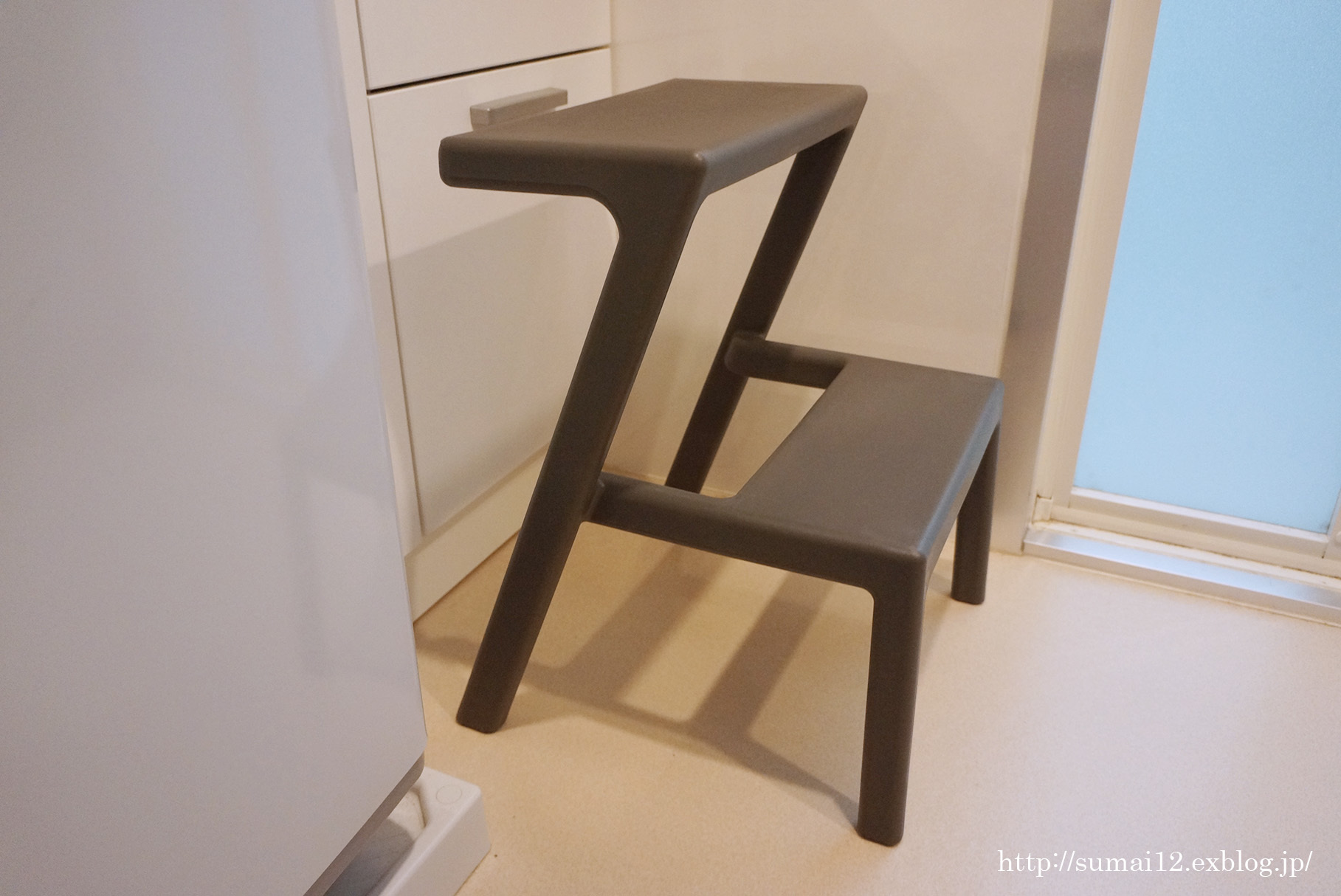 娘の踏み台と Ikeaの箱 住まいの12の備忘録