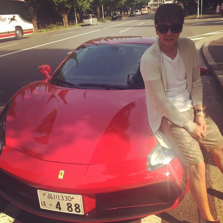 グンちゃん、フェラーリ488を試乗する♪ : チャン・グンソク