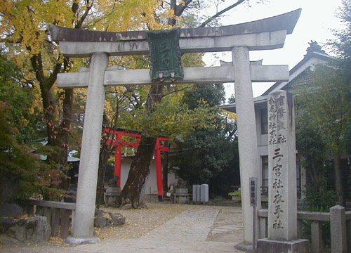 ●神社の造形―衣手神社_d0053294_144686.jpg