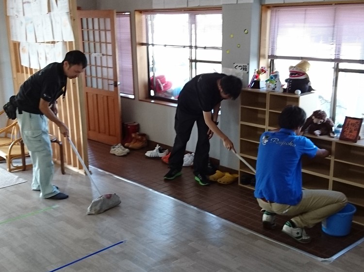 午前8時・・・・・お掃除開始。。。。_f0065444_837246.jpg