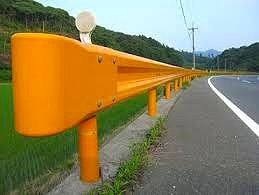 山口県のガードレールの色 ごまめのつぶやき