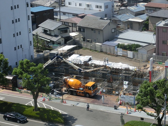 市役所南側の「まちなか」エリアで進むホテル、マンション建築工事_f0141310_6571150.jpg