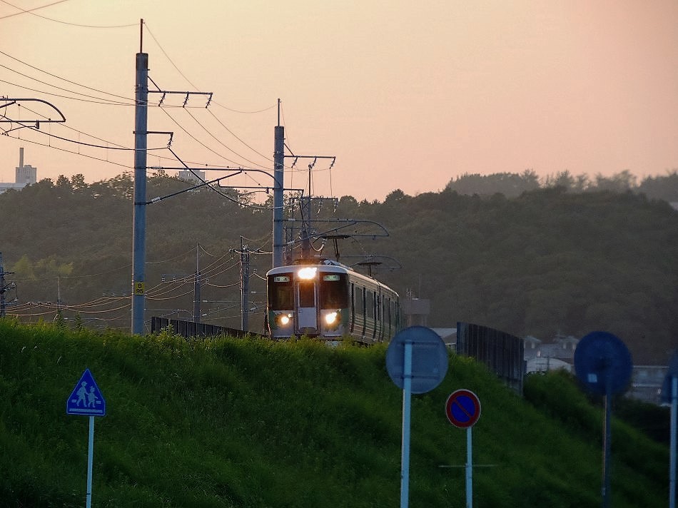 電車が来る～！_c0265095_23064042.jpg