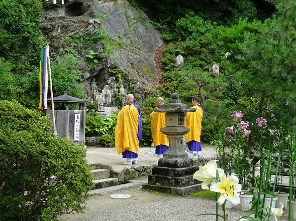 松尾寺のカサブランカ_b0299042_1855328.jpg