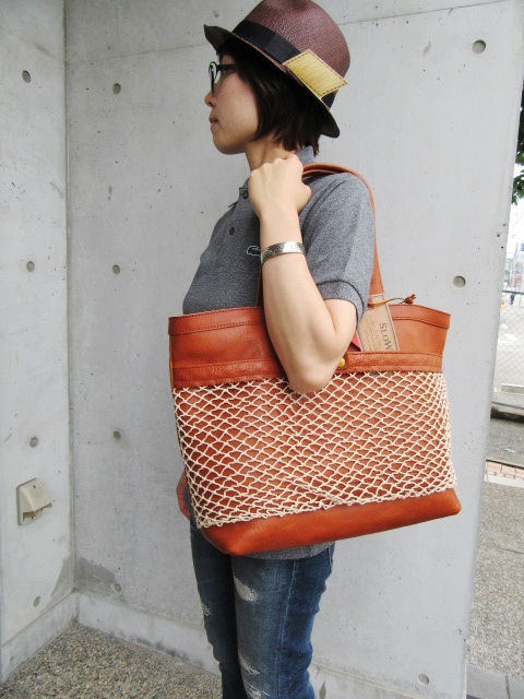 連休前に人気のBAG が再入荷!? SLOW ・・・ FUNNY BAG・CAMEL色!★? (再・・)_d0152280_14233826.jpg