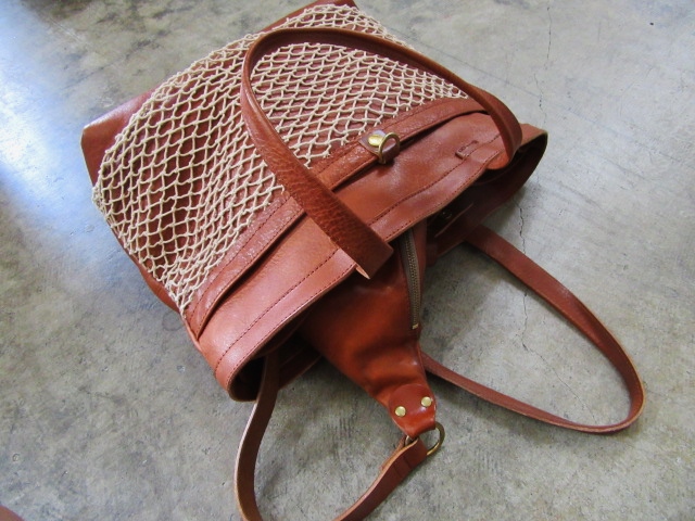 連休前に人気のBAG が再入荷!? SLOW ・・・ FUNNY BAG・CAMEL色!★? (再・・)_d0152280_1426934.jpg