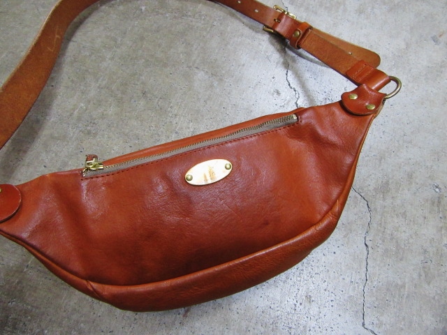 連休前に人気のBAG が再入荷!? SLOW ・・・ FUNNY BAG・CAMEL色!★? (再・・)_d0152280_14493513.jpg