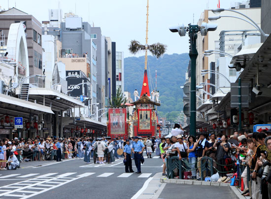 祇園祭　山鉾巡行_e0048413_1722367.jpg