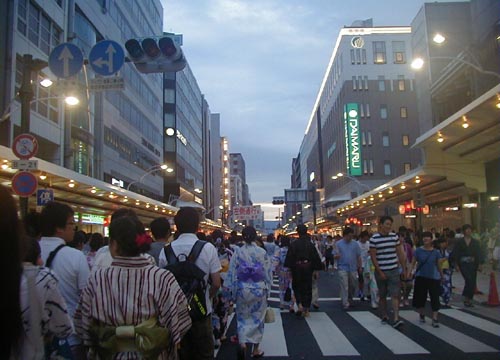 ●祇園祭（前祭）の宵山―なかった若冲の「見送り」_d0053294_138040.jpg