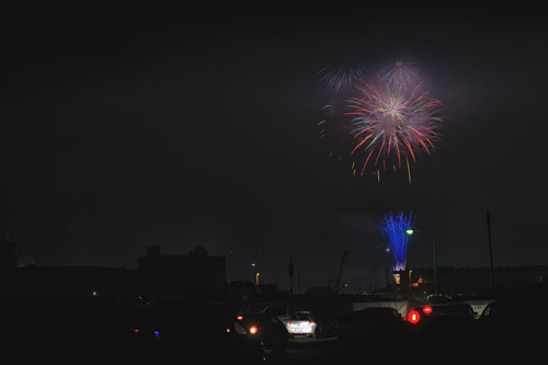 今年初の花火は雲とモヤであえなく撃沈_c0148812_9473378.jpg