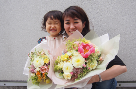 5年前のご新郎様から、毎年贈られる結婚記念日のギフト　山手ロイストン教会の花嫁様はお母様に_a0042928_12401966.png