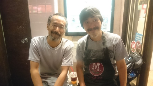 「盆踊り大会、模擬店かぶと虫売る男たち」_a0075684_23394968.jpg