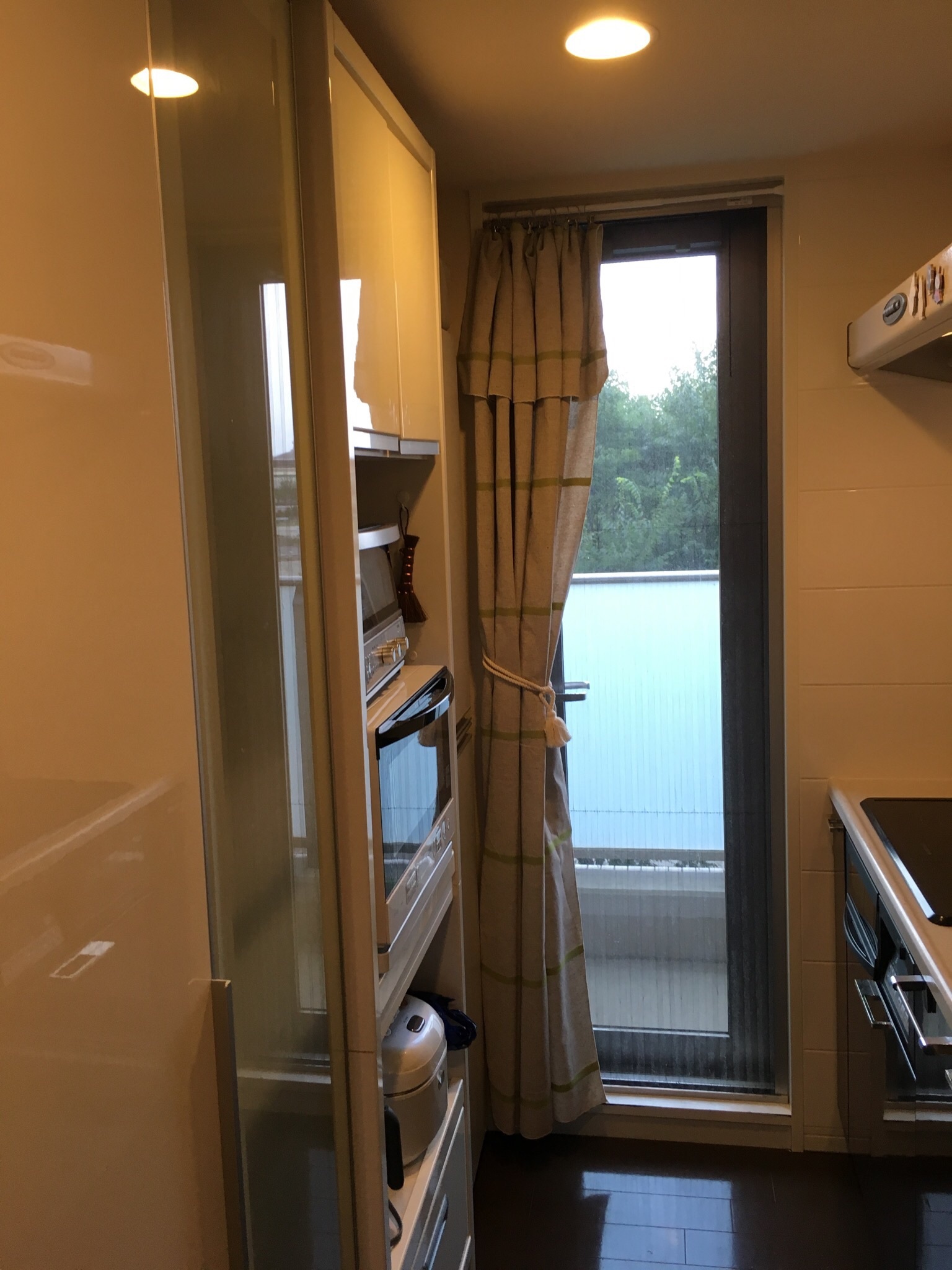 キッチンの勝手口のカーテン変更 Comfortable Home キッチンの勝手口のカーテン変更 Comfortable Home