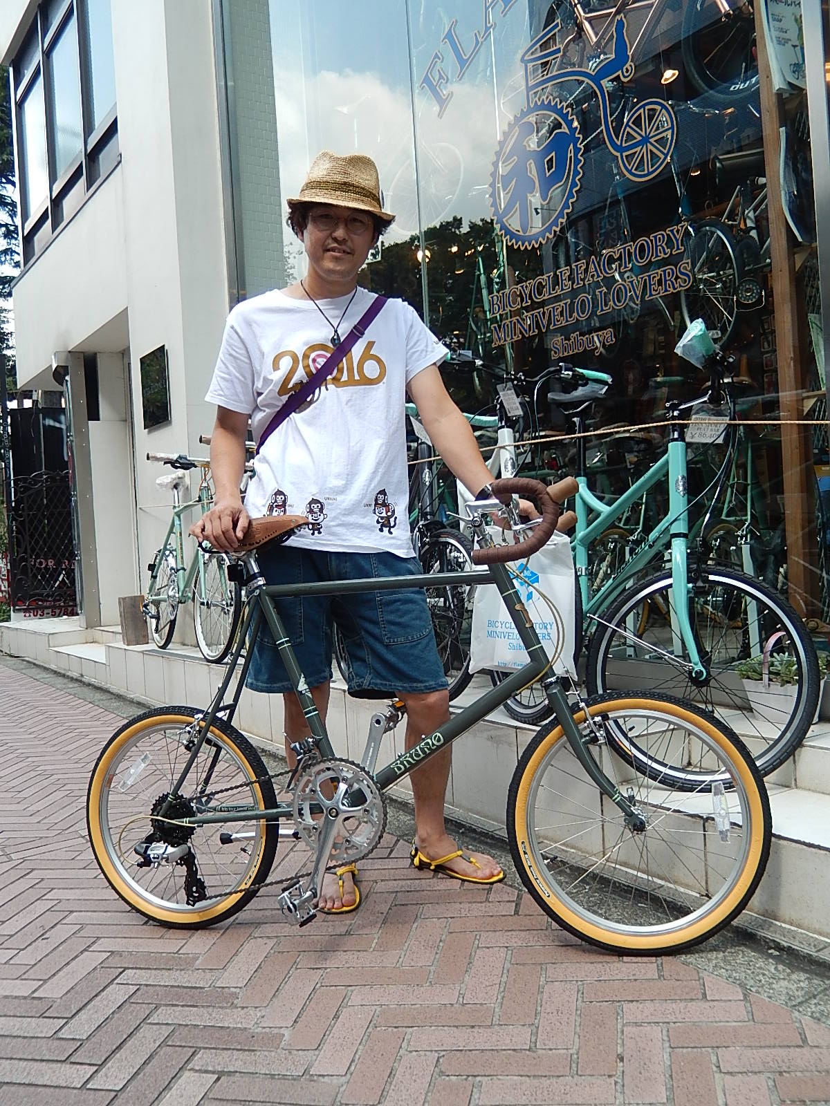 7月20日 渋谷 原宿 の自転車屋 FLAME bike前です_e0188759_1511575.jpg