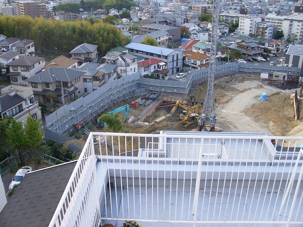 「活断層の真上にマンションは危険」　記事の顛末 ９５　この目で見た佛念寺山断層？　当該東泉丘敷地０３_a0352655_09224511.jpg