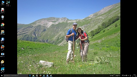 格闘Windows 10への更新イタリア語版PCの場合、問題２：背景画像・最大に開いたウィンドウの周囲に黒い太枠_f0234936_12058.jpg