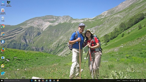 格闘Windows 10への更新イタリア語版PCの場合、問題２：背景画像・最大に開いたウィンドウの周囲に黒い太枠_f0234936_1213469.jpg