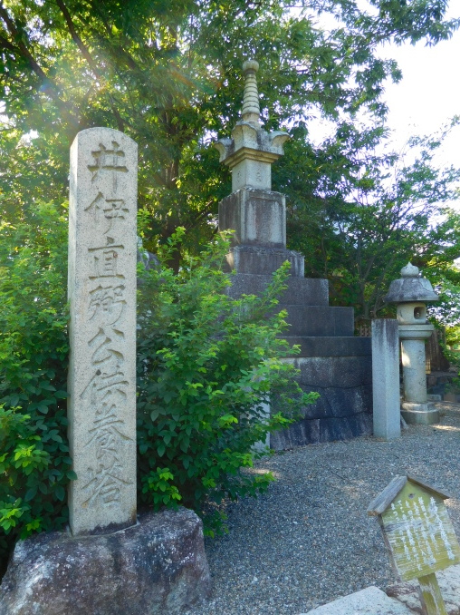 滋賀県旅行 その2 竹生島、彦根周辺 (佐和山城址、大洞弁天堂、龍潭寺、清凉寺、天寧寺、彦根城)_e0345320_01130025.jpg
