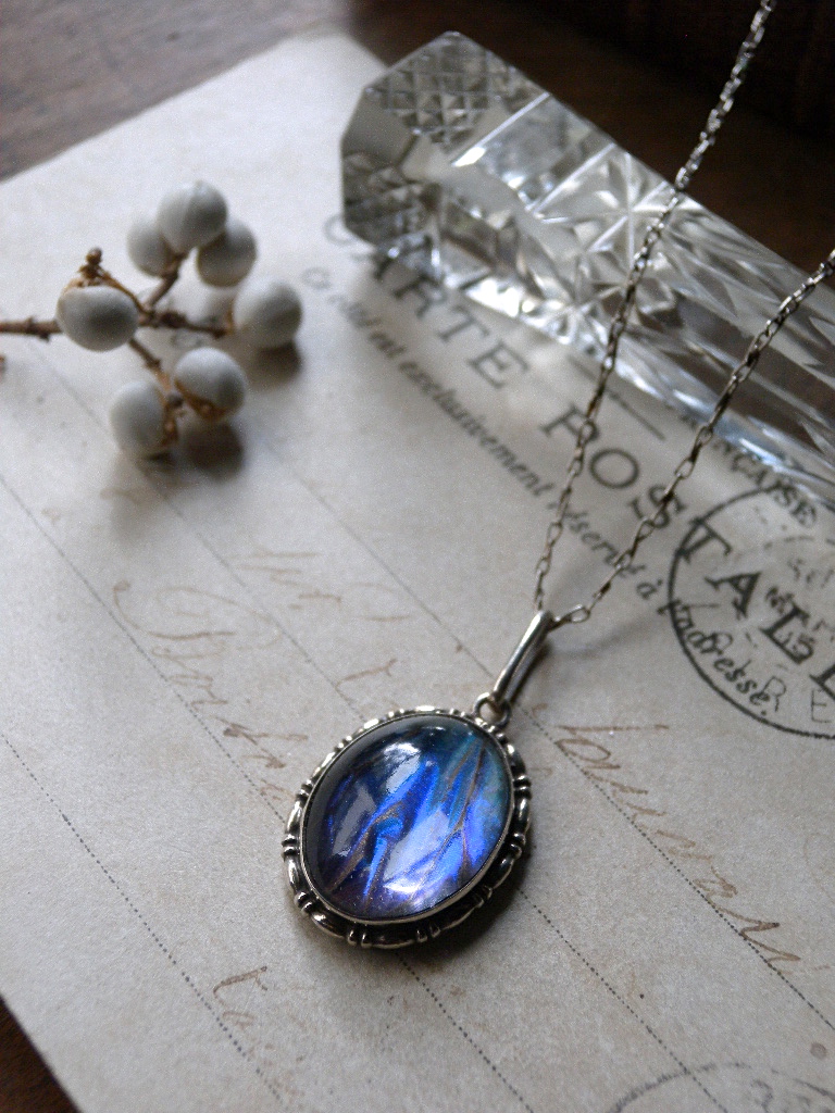 モルフォ蝶のジュエリー Pendant : 満月アンティーク
