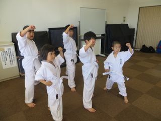 日曜空手 屯田教室と新琴似・新川教室_c0118332_1258610.jpg