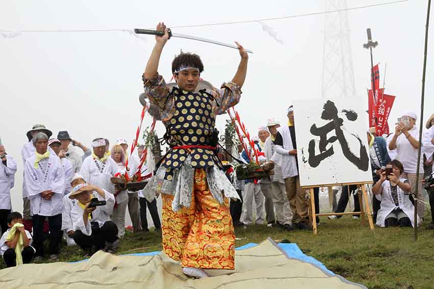 2016年霊峰剣山「山頂大祭」-08♪「剣の舞い」の奉納♪_d0058941_19143956.jpg