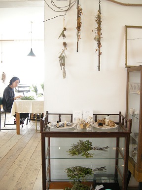 :: 花や 草青む × ATELIER ESSENCE 展 ::_e0204865_1802449.jpg