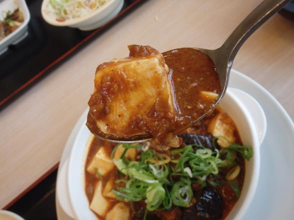 松屋の茄子と豆腐と粗挽き肉の四川風麻婆定食　門真店_c0118393_15225836.jpg