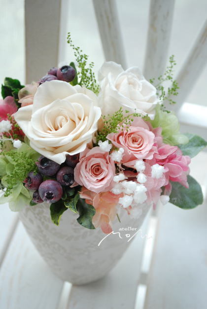 ご結婚お祝いに!白バラをメインで_a0136507_22013723.jpg