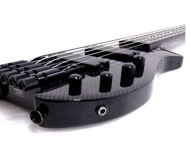 Status Graphite Streamline Headless 5string ベース