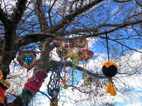 ヤーンボンビングとジャズフェスティバル　Yarnbombing&JazzFes_b0029036_1225116.jpg