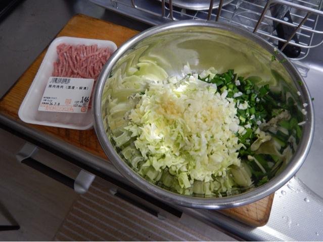 餃子のヒダの数は作り手の愛！ その4。_b0136045_09254823.jpg