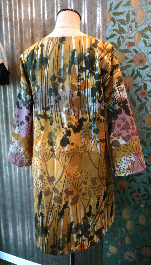 カーテン生地で作る洋服_c0157866_19551438.jpg