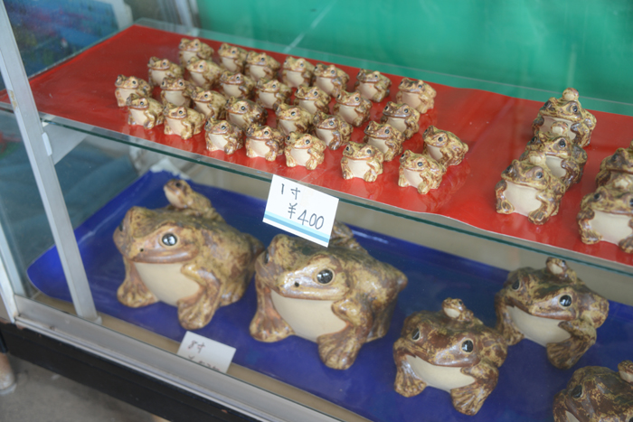 恐怖の珍スポット!巨大ガマガエルが出迎えるガマ洞窟(茨城県つくば市)_e0171573_20372279.jpg