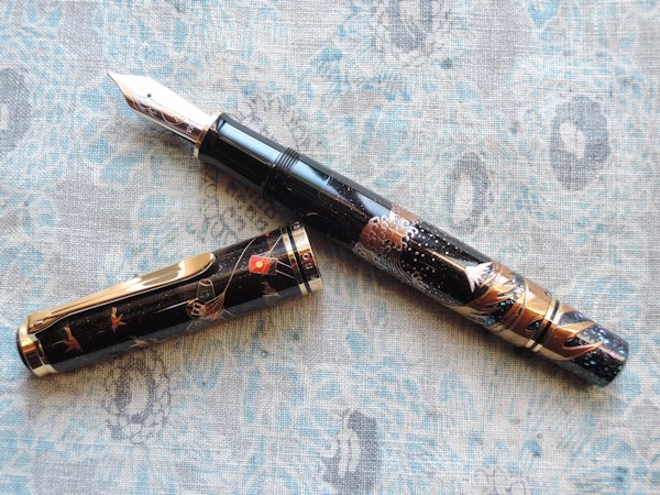 限定蒔絵万年筆「M1000 波濤」(実際の画像で)_e0200879_1142194.jpg