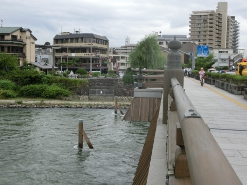 宇治橋　～源氏物語の舞台にもなった、日本三古橋のひとつ～_e0147022_22373303.jpg