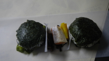 山で食べるおにぎりお弁当作り_e0120896_07382642.jpg