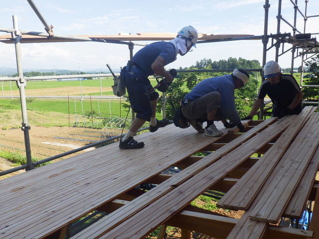 矢巾の家　新築工事　建て方作業進行中。_f0105112_4131725.jpg