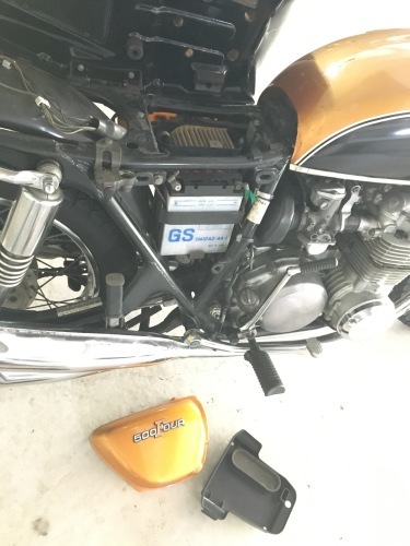 HONDA CB500Four 久々にバッテリー充電_f0326751_10431045.jpeg