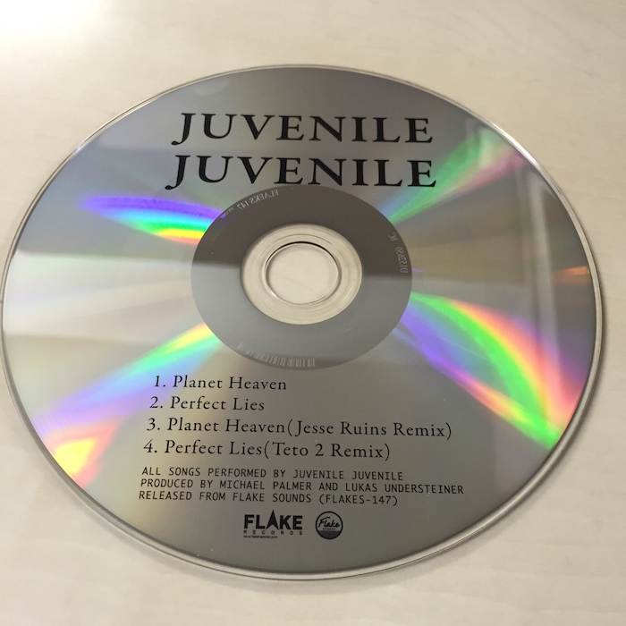 Juvenile Juvenile / Planet Heaven / Perfect Lies / 7inch + CD(FLAKES-147)2016.8.10 Release_a0087389_19452461.jpg
