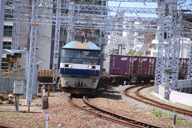 藤田八束の貨物列車写真@山陽本線神戸駅にて・・・・・リオオリンピック始まる、サッカー初戦に惜しい敗戦_d0181492_20550668.jpg