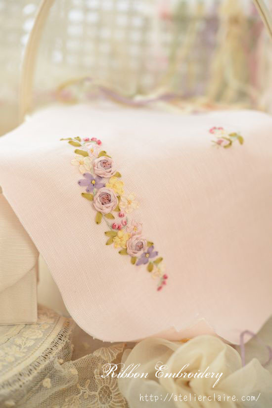  明日は三越カルチャーサロン短期講座 『可憐なリボン刺繍で彩る小物ケース』にてお待ちしています♪_a0157409_17281108.jpg